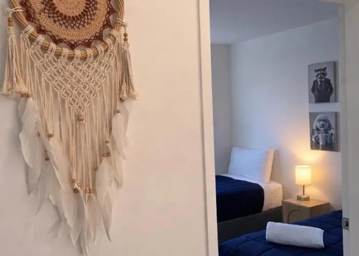 Private 2br Unit And Parking, 5 Min Drive To *