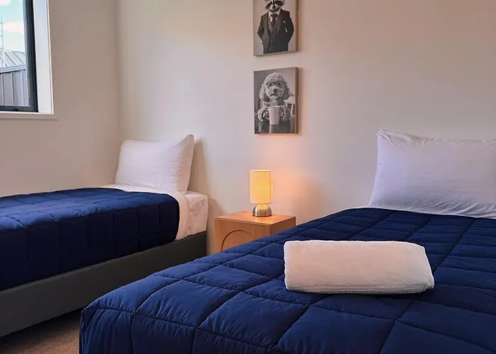 Apartment Private 2br Unit And Parking, 5 Min Drive To