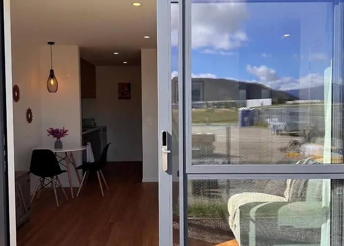 Apartment Private 2br Unit And Parking, 5 Min Drive To